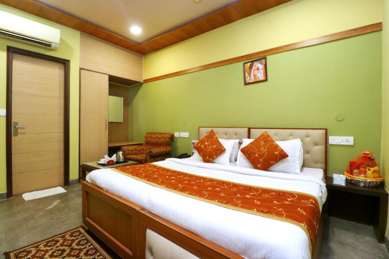 Hotel Seven- Center Of City Chandīgarh エクステリア 写真