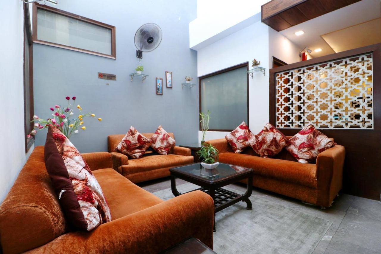 Hotel Seven- Center Of City Chandīgarh エクステリア 写真