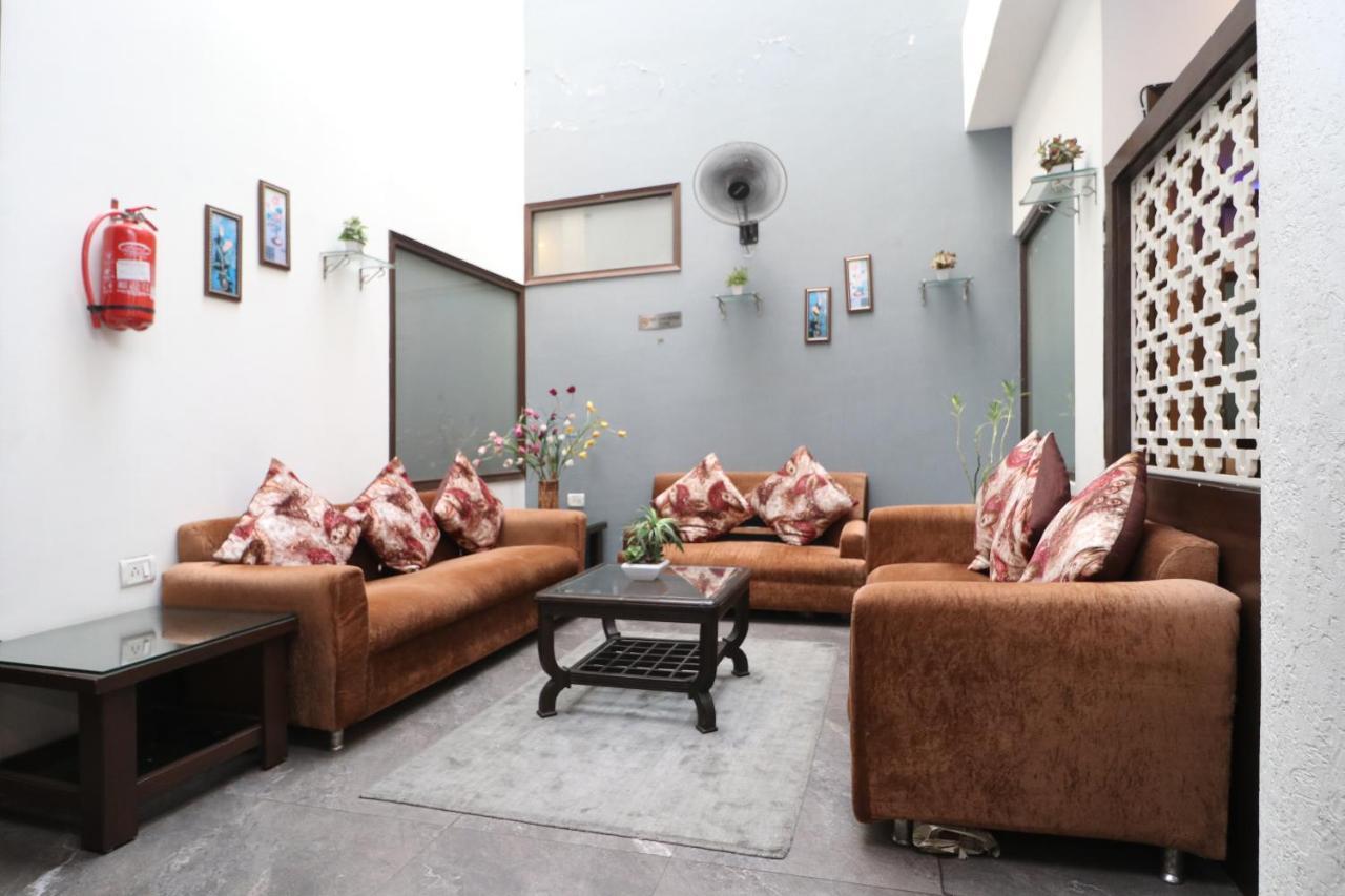 Hotel Seven- Center Of City Chandīgarh エクステリア 写真