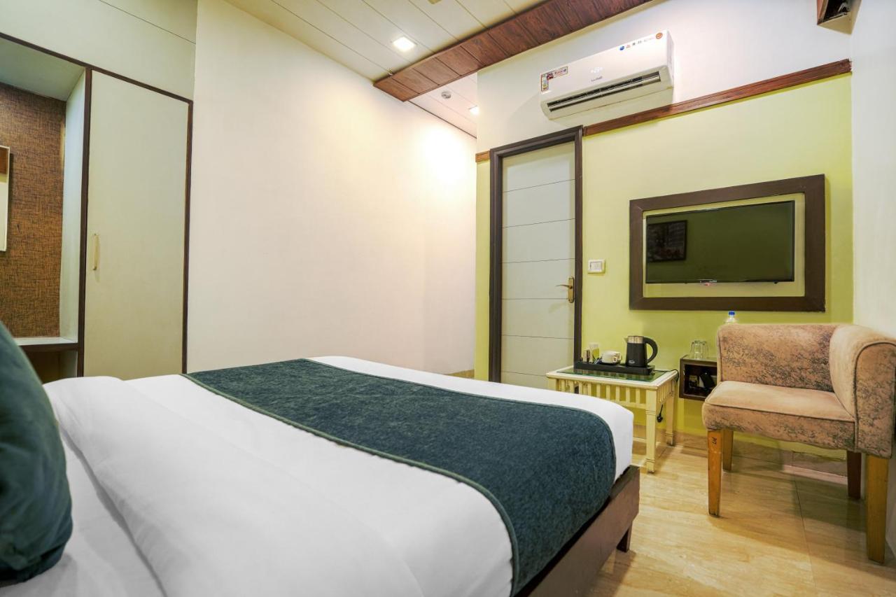 Hotel Seven- Center Of City Chandīgarh エクステリア 写真