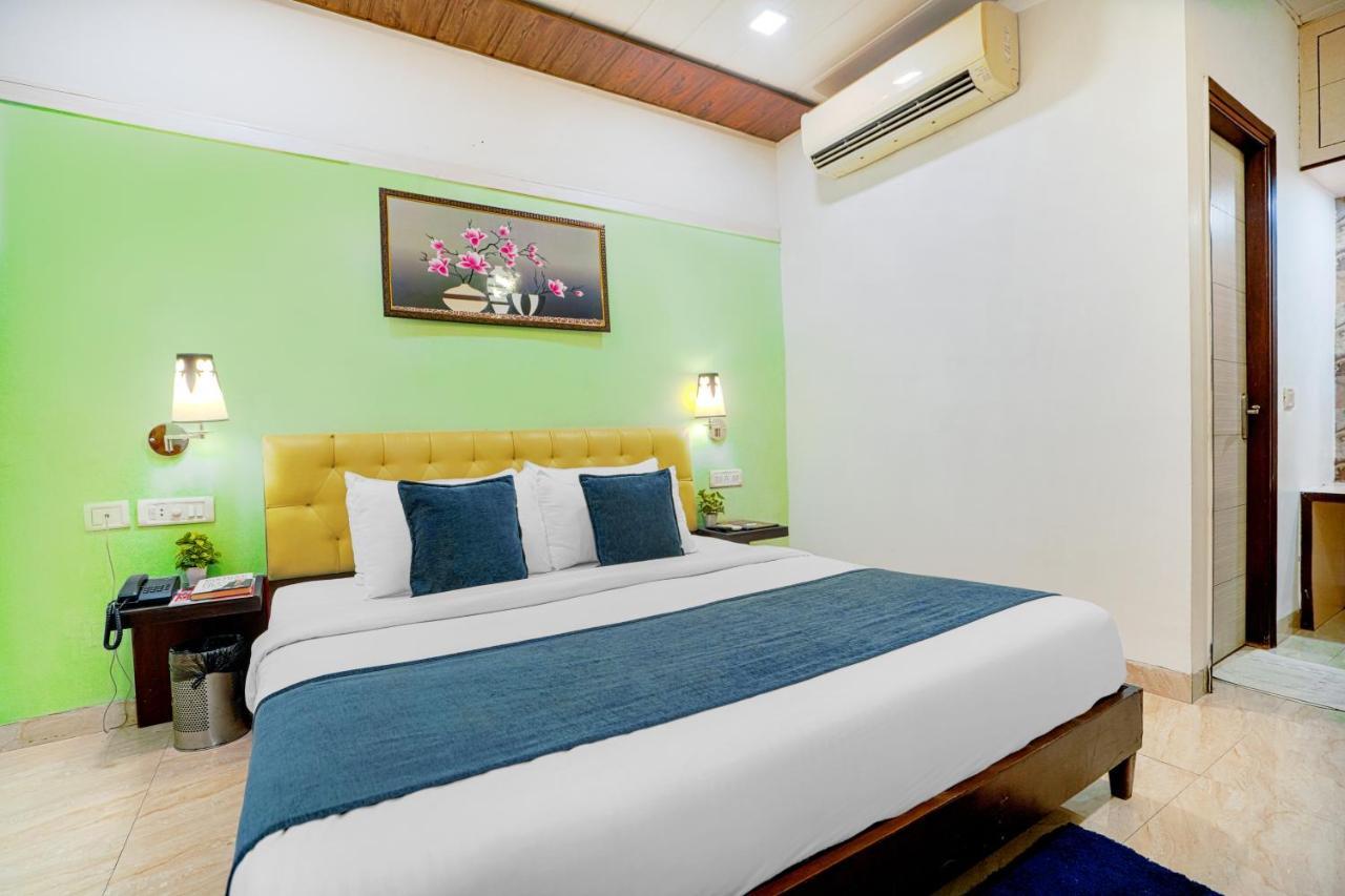 Hotel Seven- Center Of City Chandīgarh エクステリア 写真