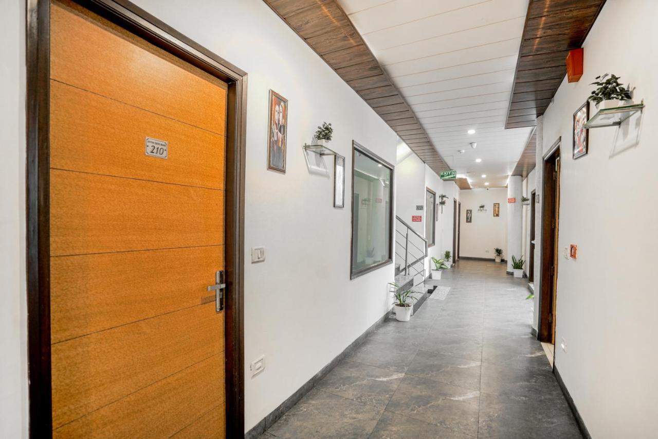 Hotel Seven- Center Of City Chandīgarh エクステリア 写真